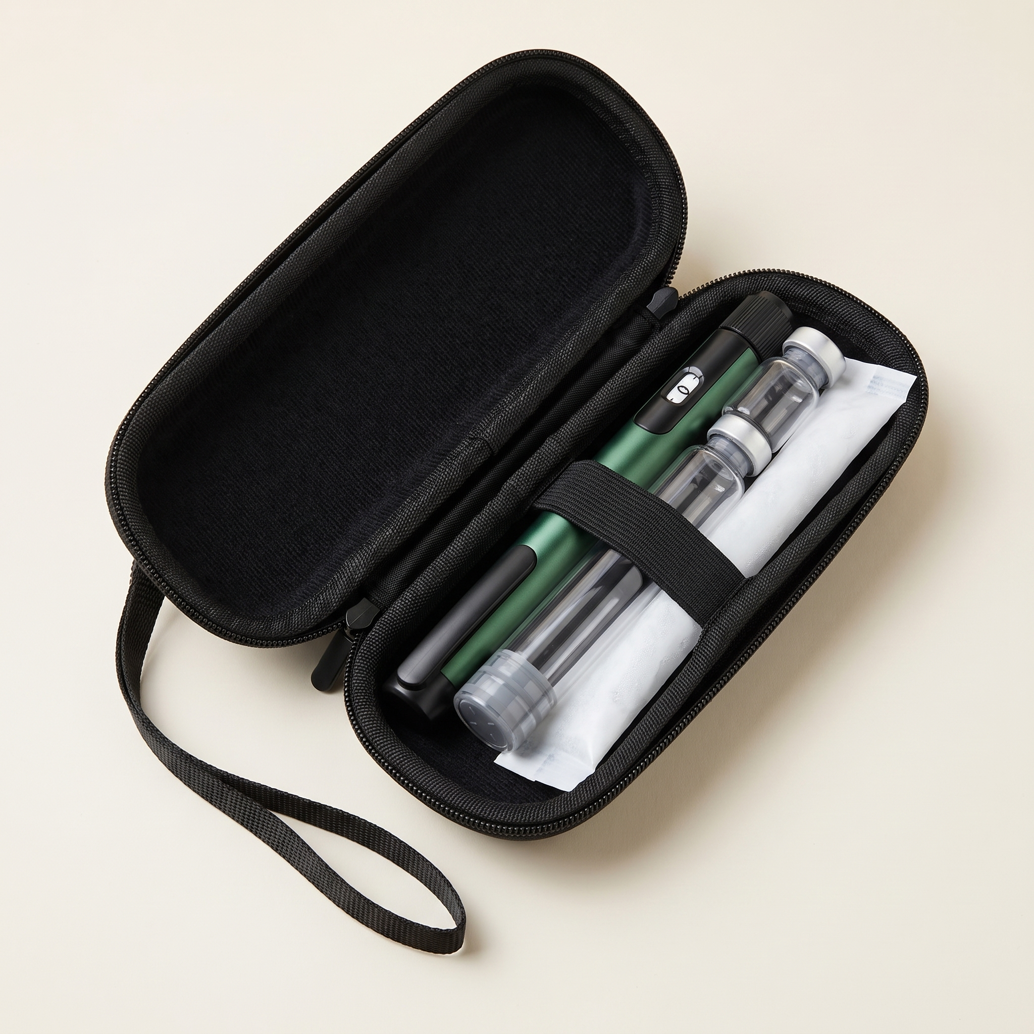 EVA travel case packed with pen, 3 ml cartridges and ice pack